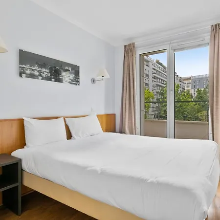 Grand Avec Balcon - Proche Parc Des Expo - Parking Privee * Issy-les-Moulineaux