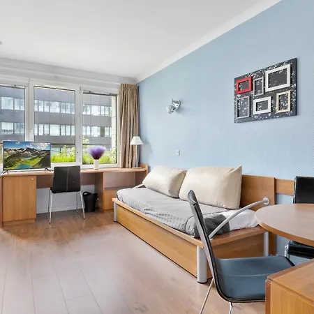 Grand Avec Balcon - Proche Parc Des Expo - Parking Privee Apartment