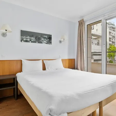 Appartement Grand Avec Balcon - Proche Parc Des Expo - Parking Privee